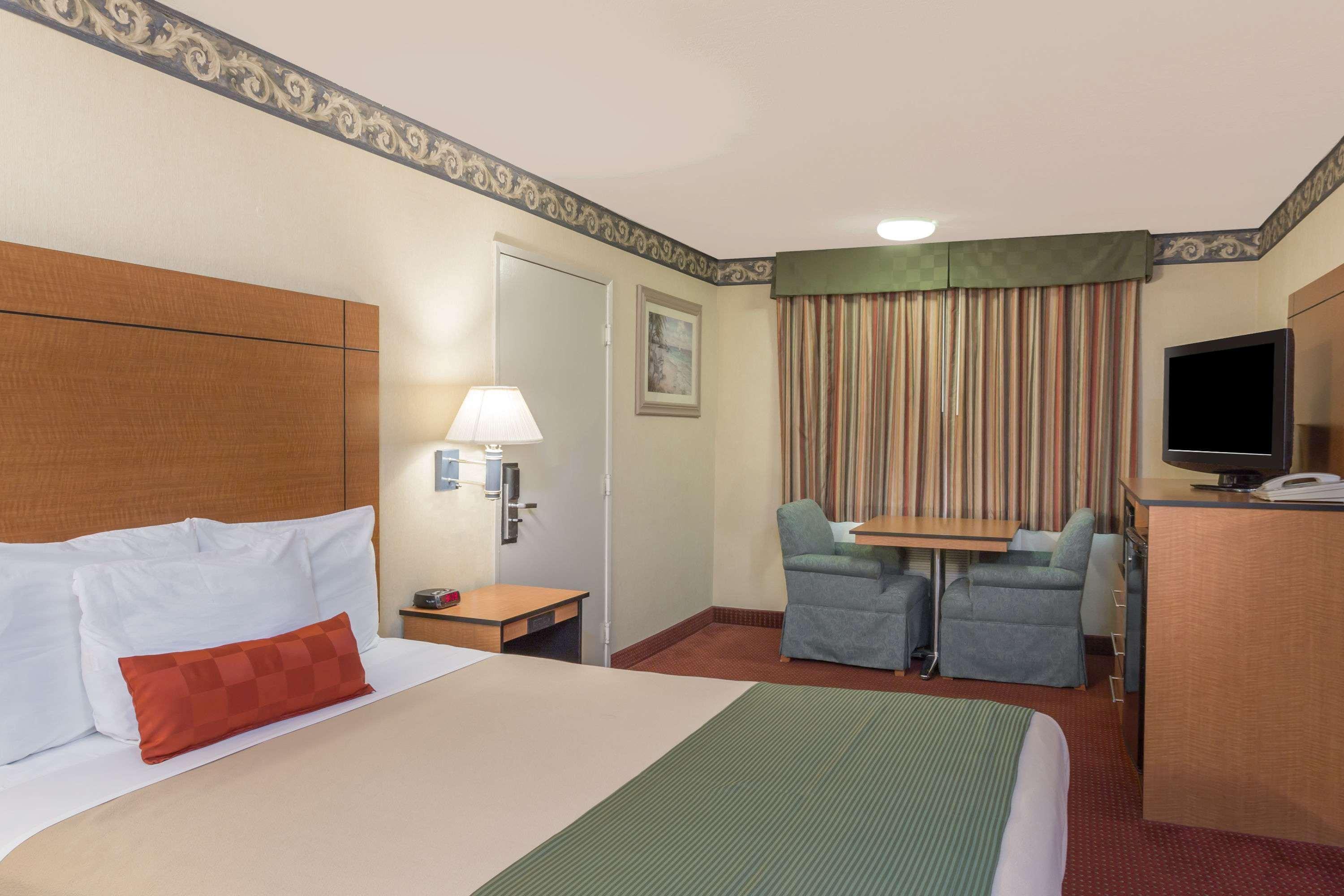 Travelodge By Wyndham San Clemente Beach Екстер'єр фото